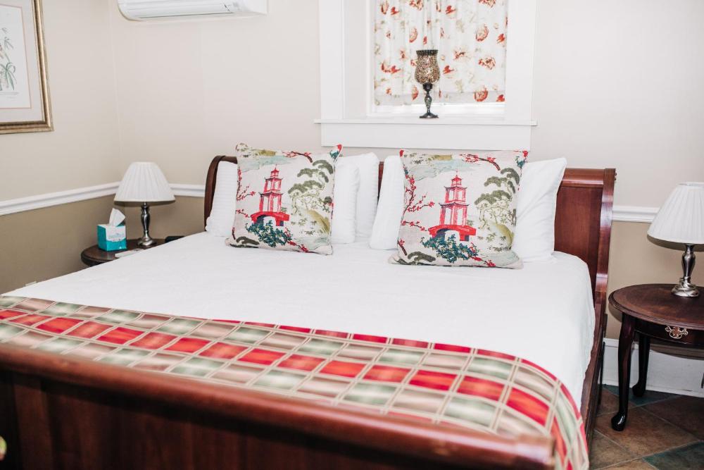 Deluxe King Suite interior